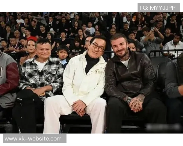 林书豪与成龙贝克汉姆同框合影三位传奇人物的梦幻时刻 林书豪与成龙贝克汉姆同框合影三位传奇人物的梦幻时刻